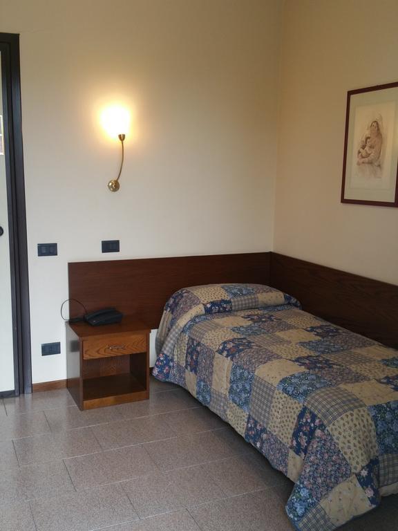 Hotel 5 Vie Almenno San Salvatore Δωμάτιο φωτογραφία