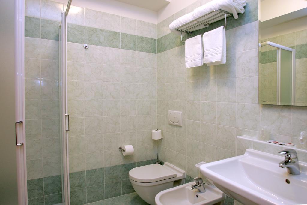 Hotel 5 Vie Almenno San Salvatore Δωμάτιο φωτογραφία