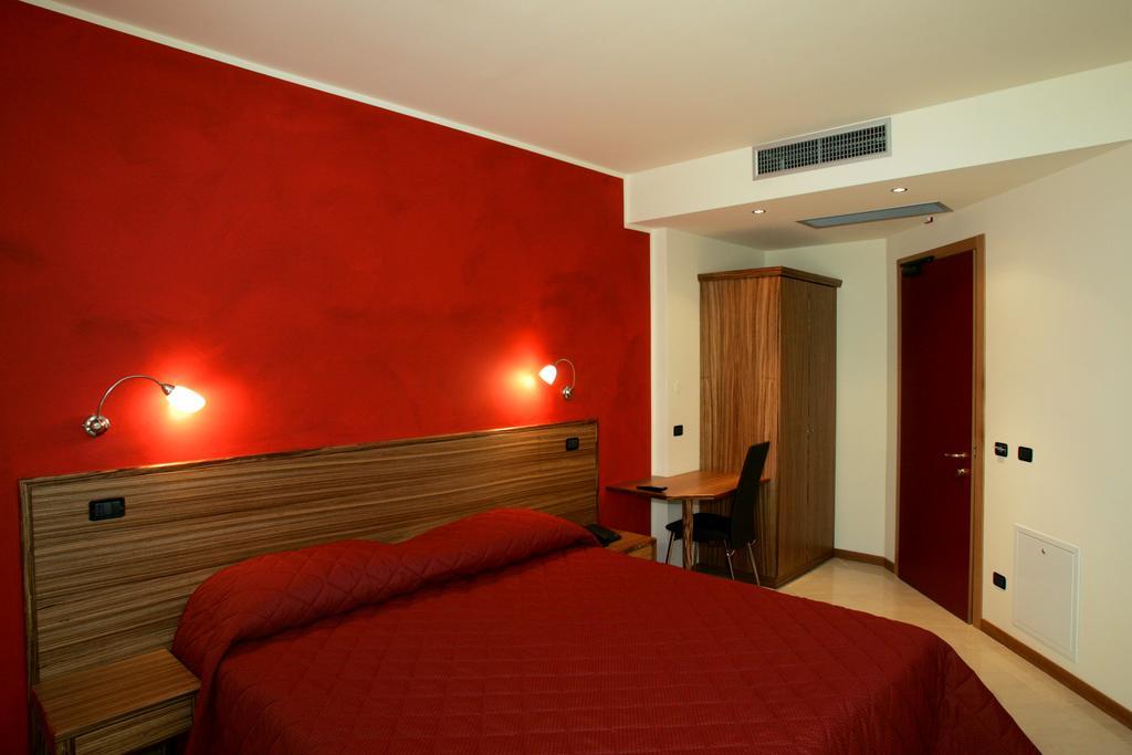 Hotel 5 Vie Almenno San Salvatore Δωμάτιο φωτογραφία