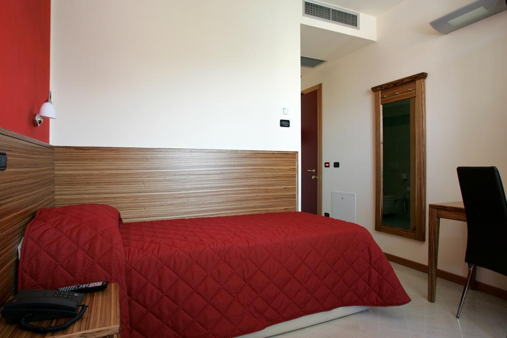 Hotel 5 Vie Almenno San Salvatore Δωμάτιο φωτογραφία
